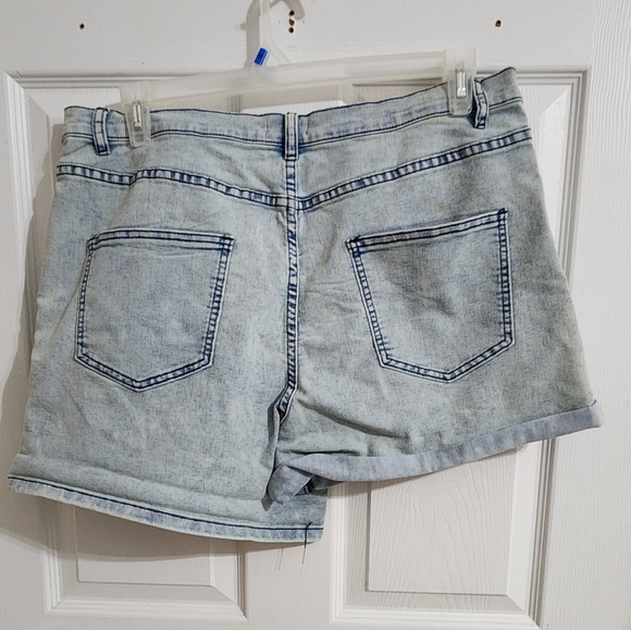 Venus Plus Size Shorts - Picture 5 of 5